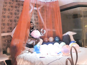 精品酒店偷拍帅气男为了能够把漂亮大学学妹操到手提前和好友一起把房间装扮成浪漫气氛,抓住机会连搞了2次!