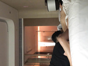 老同学聚会吃饭灌醉前年死了老公的气质短发小寡妇酒店开房熟睡中把她舔醒一块爽1080P高清