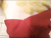 女友性感漂亮表妹和我一起参加养生课聊了几次后带到卫生间啪啪,说：小点声,外面有人,好爽,我还要,再猛一点,给我!