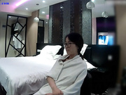 气质眼镜白领姐姐和小丁丁男同事宾馆激情这位哥鸡巴虽小还挺能干的