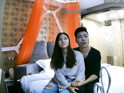 紅帳房偷拍喜歡健身的清純美女被剛認識的健身教練各種動作操了30多分鐘還不射,妹子受不了