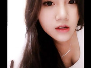 极品黑色齐B短裙美女主播先跳了一段很骚的艳舞 脱光了跳蛋自卫受不了还用假JB插了更受不了