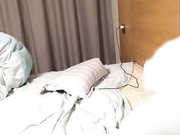 样子猥琐的排骨瘦男东江大酒店约炮明星颜值的北京外围女啪啪