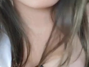 太大胆了,女神级网红脸大胸美女和男友开车到乡村路上开着车门肏逼啪啪,路过的人都回头看,又到路上干.国语!