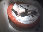 文静气质的大学美女和闺蜜男友偷偷开房,男的会的姿势真不少轮流在美女身上试个遍,美女爽的干完后还趴鸡巴上!