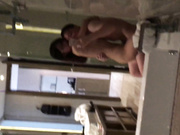 杭州艺术院校文静漂亮的小美女每周都要在酒店被包养她的中年男土豪狠狠干逼,真变态对着镜子边干边拍!