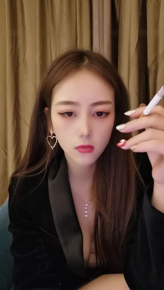 红唇大奶妹子【21岁姐姐】露逼自摸和炮友双人啪啪，后入性感大屁股呻吟娇喘