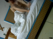 小县城宾馆约啪老公常年外出打工在家寂寞难耐的良家美少妇啪啪,特别敏感刚插一会就高潮淫叫,逼逼一紧一紧的夹鸡巴!