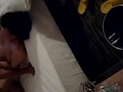 约朋友体验不一样的异族风情3P哈萨克族风骚美少妇,操的正欲仙欲死时发现在拍摄说 你不要在拍了