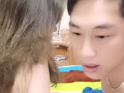 暴力小哥镜头前的卖力表演，全程露脸打桩机式爆草小骚逼，各种体位激情抽插小骚逼叫的很骚，旁边姐妹直播