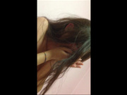 喜欢被颜射吃精的长发姑娘女上位骑马 忽然被男友戳菊花 叫的很销魂 精液射了满脸