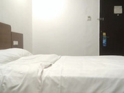 《威哥全国探花》酒店约嫖纹身很特别卖淫女中途逼太干用农夫山泉湿润一下_ev