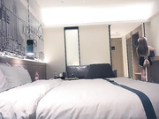 沈先生探花约了个丰满少妇，穿上情趣装口交侧入抱着猛操