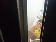 偷拍邻居少妇洗澡.