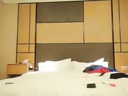 小宝寻花约了个白皙大奶妹子啪啪，舔弄口交上位骑乘后入大力猛操晃动奶子_ev