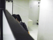 國內某大型商場公共衛生間拍攝到的各式美女少婦如廁 肥嫩逼逼看得誘惑十足 1080P高清無水印