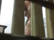 偷拍熟女舅妈洗澡