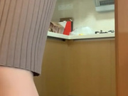 极品推特网红生物老师『闵儿』主动撩长裙发骚诱惑学生 脱下丁字裤自慰搞的小穴水汪汪