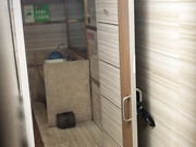 年轻少妇上完厕所就去唱歌