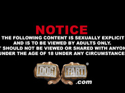 Jennifer White 和 Kay Carter 以及 Nadia Jay 搞蕾丝边