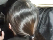 【全網推薦】【網爆門事件】二個學生在機場巴士車上饑渴女友俯身為男友口交 吃的津津有味 原版高清