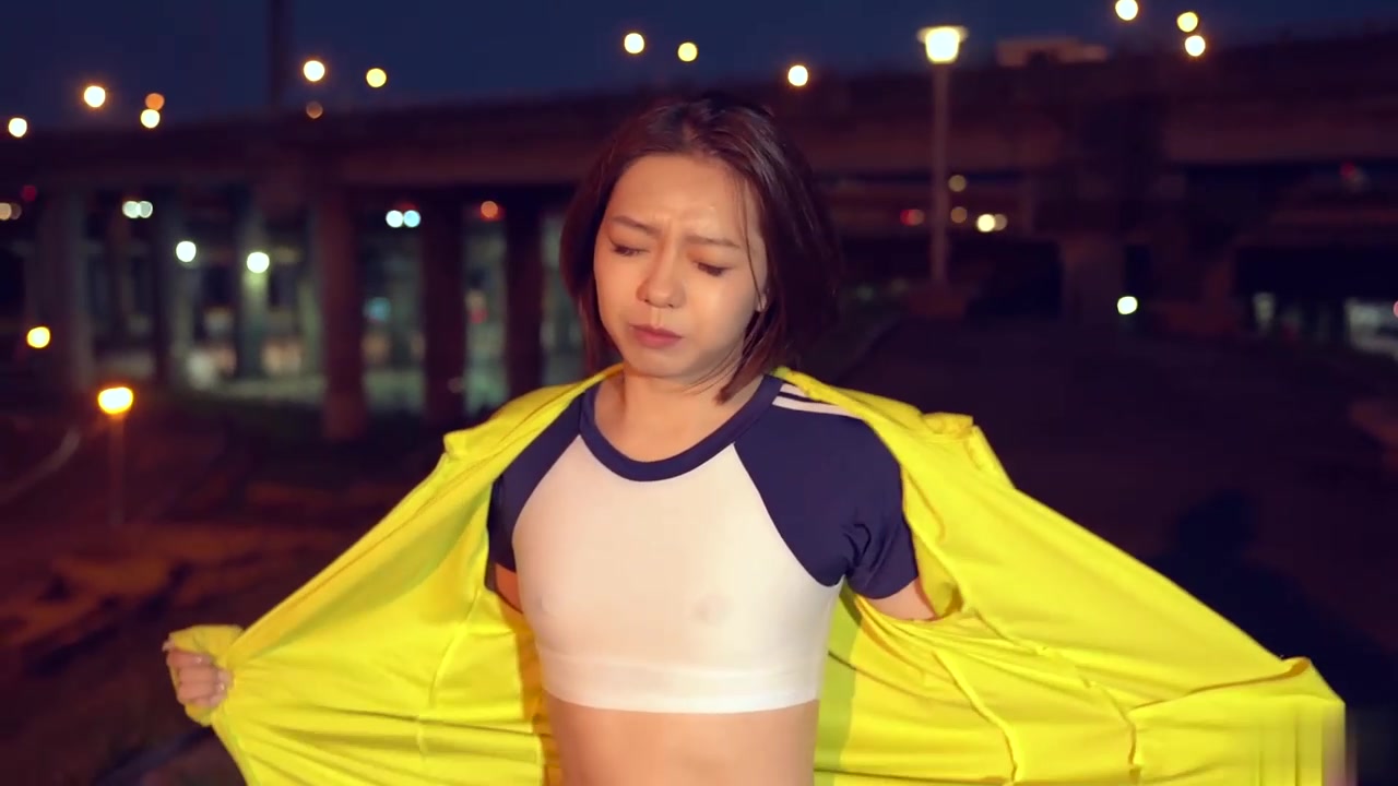 微电影健身教练把正在做夜跑运动的少女操了