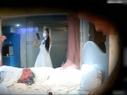 高颜值清纯可爱美少女干净白嫩有点明星气质被眼镜男友搂起双腿卷曲身子猛干下下到底年轻人真是激情1080P完整版