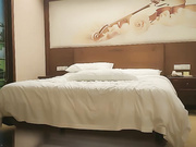 网约外围大学生活力四射清纯脸蛋少女胴体