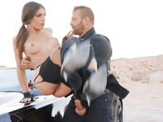 精彩野性西部人妖对西部牛仔双枪室外疯狂操菊