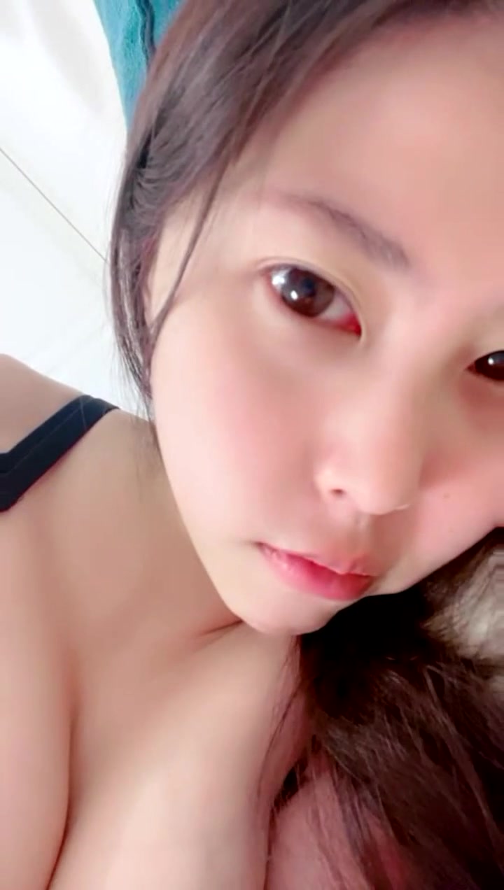 童颜巨乳妹子吊钟奶子很显眼毛毛户型漂亮