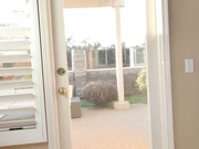 娜塔莉·布鲁克斯有个丰满大鸡巴男友侧入打桩